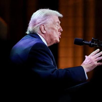 Trump diz que EUA abrem espaço aéreo da Venezuela após encontro com interino