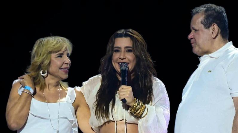 Lauana Prado grávida: cantora deixa barriga à mostra ao revelar 1º bebê uma semana após separação conturbada de Tati Dias. 'Vida ganhou novo sentido'