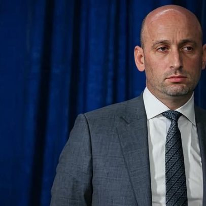 Pressão sobre Stephen Miller, mas Trump mantém vínculos