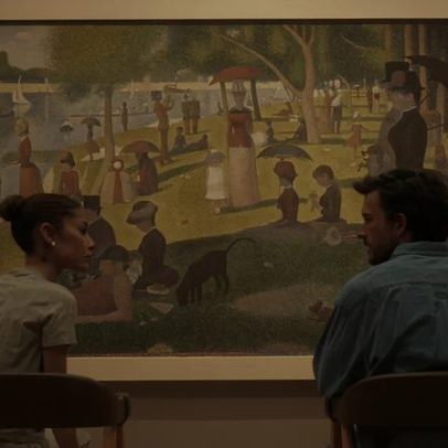 Ariana Grande e Jonathan Bailey visitam obra de Seurat no Art Institute of Chicago