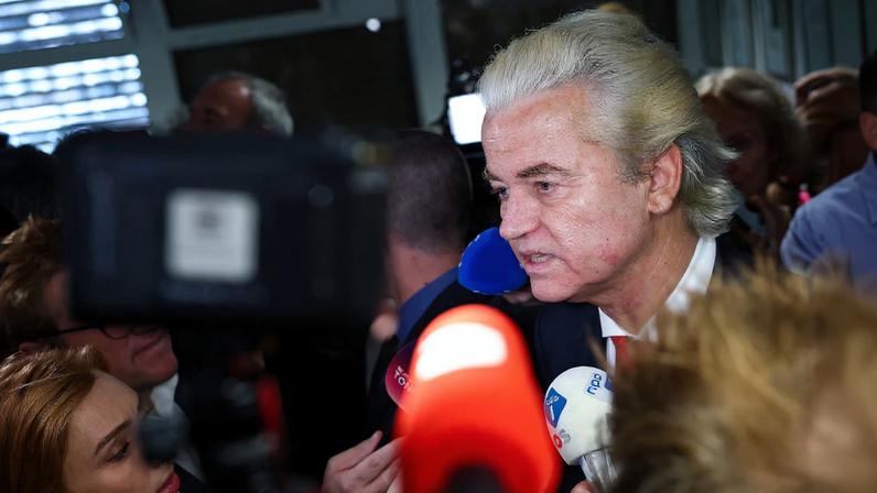 Party for Freedom (PVV) leader Geert Wilders speaks to members of the media at the Dutch Parliament, after the Dutch parliamentary elections, in The Hague, Netherlands, October 30, 2025. REUTERS/Piroschka Van De Wouw