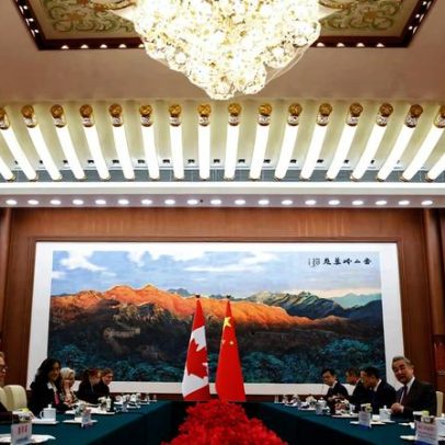 China e Canadá avançam para reativar laços durante visita de Carney