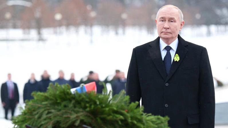 Russian President Vladimir Putin attends a flower-laying ceremony by the Motherland monument at the Piskaryovskoye Memorial Cemetery to mark the anniversary of Soviet forces breaking the Nazi siege of Leningrad in 1944 during World War Two, in Saint Petersburg, January 27, 2026. Sputnik/Alexei Danichev/Pool via REUTERS/File Photo