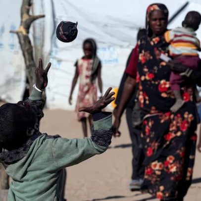 Metade das crianças sudanesas não estuda devido à guerra civil, diz grupo