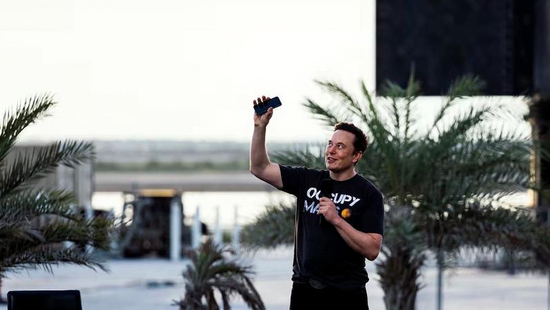 Musk também discutiu o uso dos foguetes Starship da SpaceX para transportar os robôs Optimus da Tesla para a Lua e para Marte