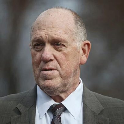 Trump suaviza tom sobre Minneapolis ante escalada de violência policial migratória