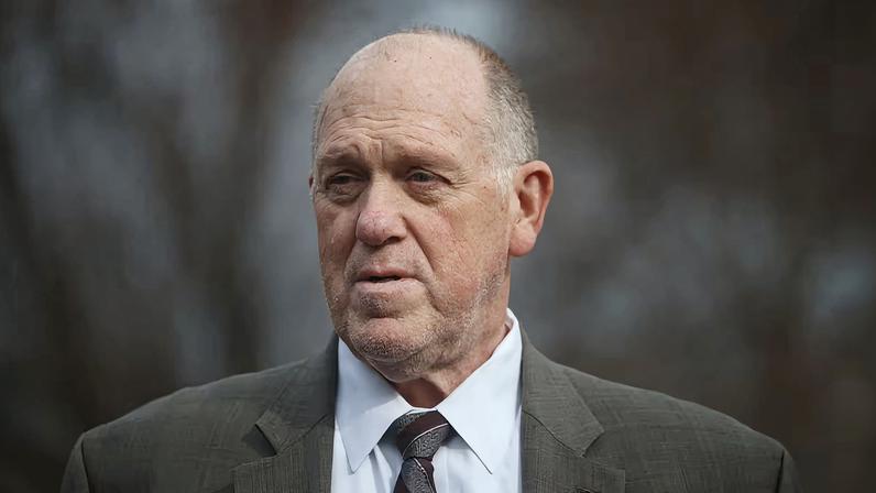 El "zar de la frontera" de la Casa Blanca, Tom Homan, en una comparecencia ante la prensa.