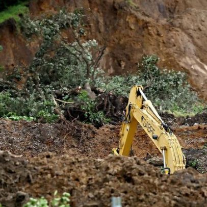 Nova Zelândia retoma buscas por vítimas após deslizamento fatal