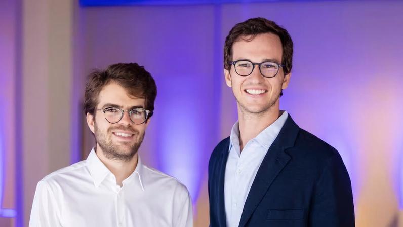 Os sócios fundadores da Brex, Pedro Franceschi (à esquerda) e Henrique Dubugras: venda bilionária para o Capital One