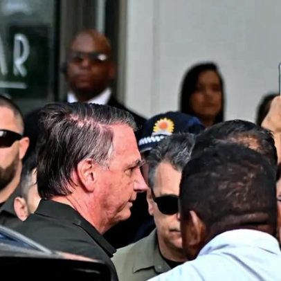 Bolsonaro vai a hospital após bater a cabeça