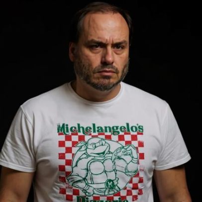 Carlos afirma que Bolsonaro teve sangramento e desorientação após queda