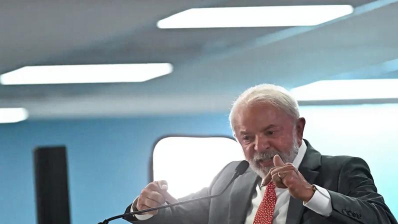 Lula e Trump conversaram por telefone durante 50 minutos. Petista sugeriu mudanças na dinâmica do conselho de paz. (Foto: Andre Borges/EFE)