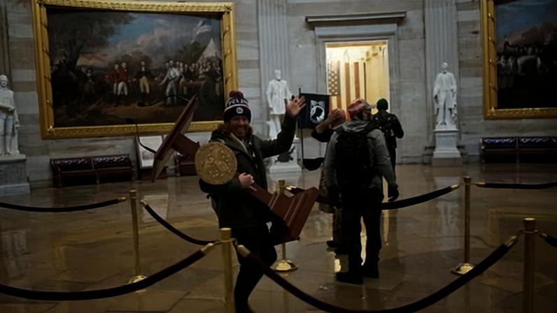 Réu anistiado do 6 de janeiro disputa cargo político na Flórida