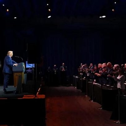 Trump elogia ataque à Venezuela em discurso durante retiro de Republicanos