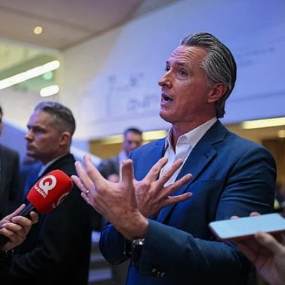 Newsom acusa a Europa de cumplicidade ante exigências de Trump sobre Groenlândia