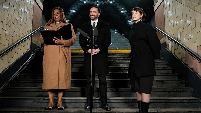 Zohran Mamdani toma posse como prefeito de Nova York