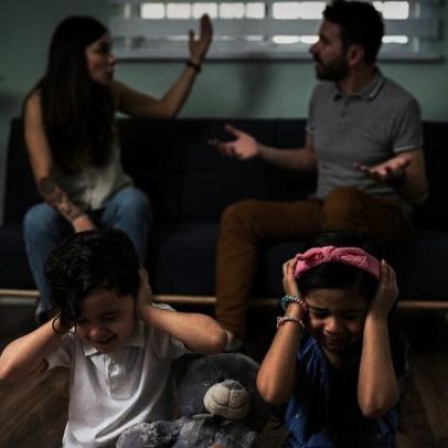 Cinco padrões emocionais identificados em quem cresceu com conflitos familiares