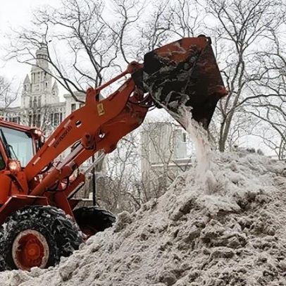 Tempestade de inverno nos EUA deixa voos atrasados e milhares sem energia