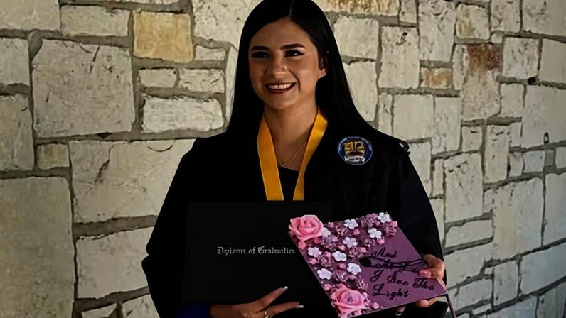 Governo Trump diz que deter estudante que tentava surpreender a família foi erro