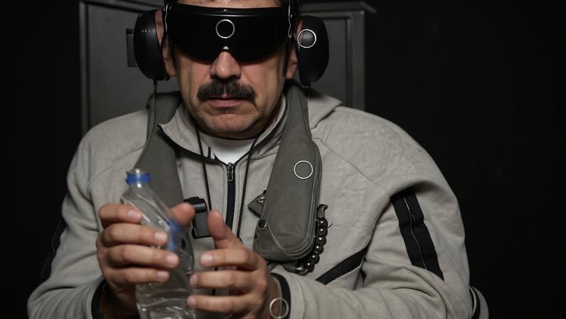 A primeira foto de Nicolás Maduro após ser detido rodou o mundo — Foto: BBC