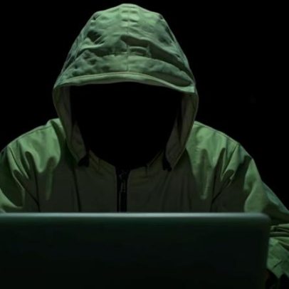 Ladrões de criptomoedas roubam US$ 700 milhões com golpes online e invasões