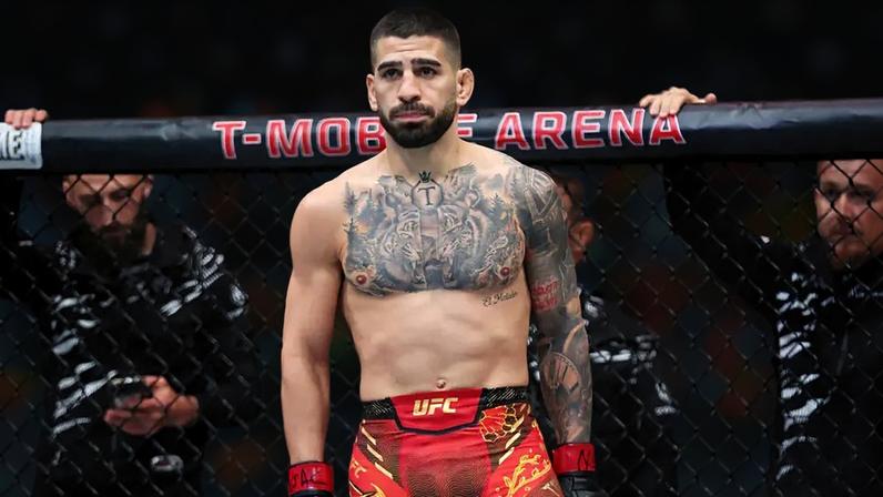 Ilia Topuria dominou o MMA mundial com dois títulos entre 2024 e 2025 (Foto: Ian Maule/Getty Images via AFP)
