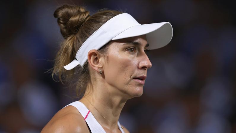 Bia Haddad em momento de concentração contra a grega Sakkari (Foto: Mike Stobe / GETTY IMAGES NORTH AMERICA / Getty Images via AFP (Photo by Mike Stobe / GETTY IMAGES NORTH AMERICA / Getty Images via AFP)