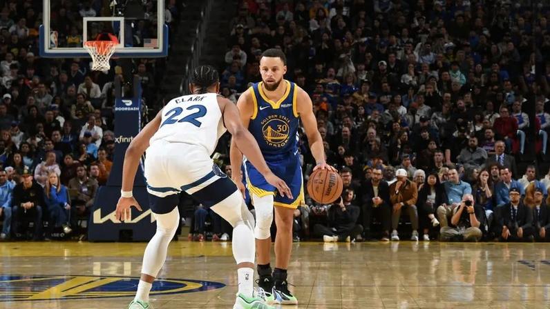 Partida entre Timberwolves e Warriors foi adiada por motivos de segurança (Photo by Noah Graham / NBAE / Getty Images / Getty Images via AFP)