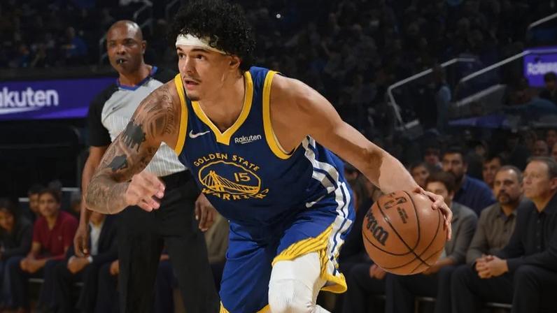 Gui Santos, do Golden State Warriors, durante partida contra o Milwaukee Bucks em 7 de janeiro de 2026 (Foto: Noah Graham/NBAE/Getty Images via AFP)