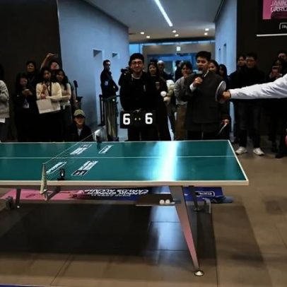 Alcaraz e Sinner duelam em tênis de mesa; entenda o confronto