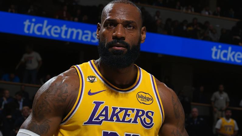 LeBron James, do Lakers, comemora durante jogo contra o Nuggets na Ball Arena (Foto: Garrett Ellwood/NBAE/Getty Images/AFP)