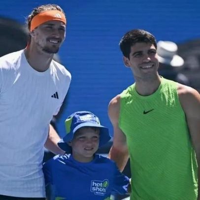 Alcaraz surpreende Zverev minutos antes da semifinal; confira vídeo