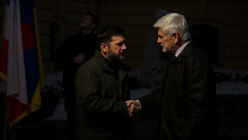 Checos prontos para fornecer à Ucrânia jatos de combate a drones, diz presidente