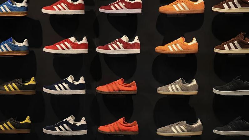 Marcas como Adidas, Nike e Puma aproveitaram a mudança de gosto dos consumidores para oferecer tênis elegantes e confortáveis. (Foto: Krisztian Bocsi/Bloomberg)