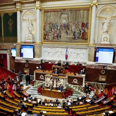 França: Assembleia discute proibir menores de 15 anos nas redes sociais