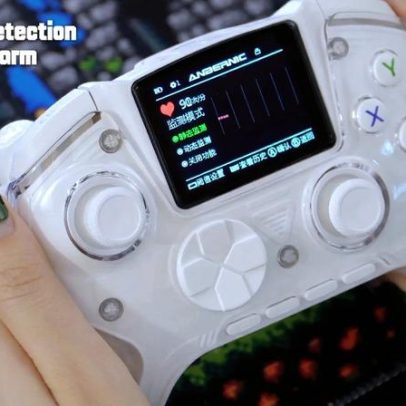 Criaram controlador com sensor de batimentos e tela embutida conforme pedido