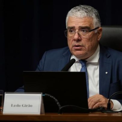 Girão aciona PGR contra Toffoli por condução do caso Master