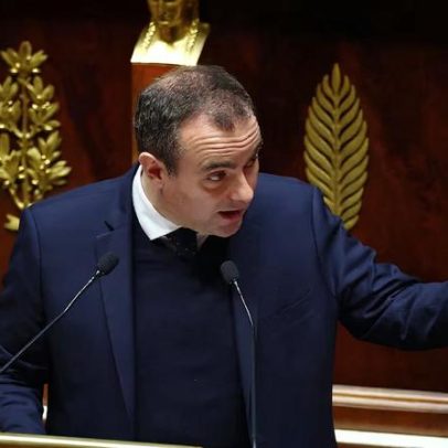 Governo francês vence voto de desconfiança sobre o orçamento
