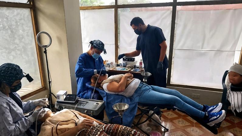 Iniciativa da igreja reuniu profissionais de saúde adventistas, líderes e voluntários para atender comunidades afetadas pela crise econômica.