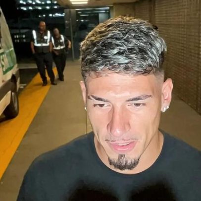 Saldivia chega ao Rio para assinar com o Vasco e mostra atitude