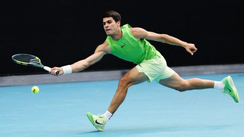Carlos Alcaraz em jogo contra Alexander Zverev na Austrália