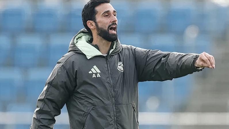 Álvaro Arbeloa comandando o treino do Real Madrid