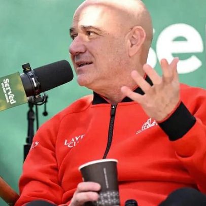 André Agassi entrega troféu no Rio Open