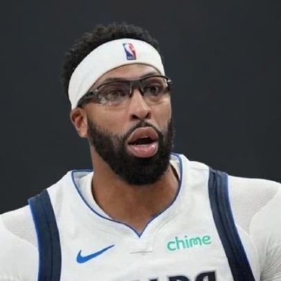 Anthony Davis descarta cirurgia e deve sair em troca