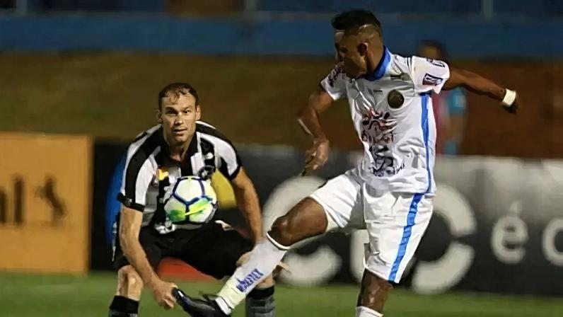 Clube centenário, o Glorioso também acumula quedas e derrotas que entraram para o lado sombrio de sua história. (Carlos Costa/Futura Press)