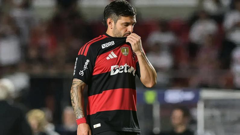 Arrascaeta em campo pelo Flamengo em partida contra o São Paulo pelo Brasileirão (Foto: Eduardo Carmim/Photo Premium/Gazeta Press)