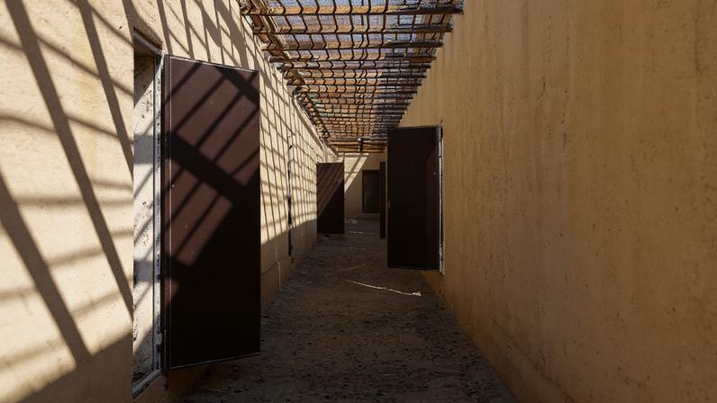 Empty corridor at al-Shaddadi prison, following the withdrawal of the Syrian Democratic Forces and its takeover by the Syrian army, as inmates, members of the Islamic State, fled the facility, in Al-Shaddadi, Al-hasakah, Syria, January 20, 2026. REUTERS/Khalil Ashawi