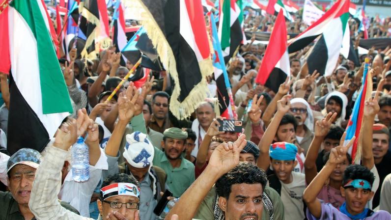 Supporters of the UAE-backed separatist Southern Transitional Council (STC) wave flags of the STC and the United Arab Emirates, during a rally in Aden, Yemen, January 1, 2026. REUTERS/Fawaz Salman