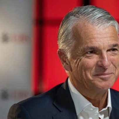 CEO do UBS planeja deixar o cargo em abril de 2027, segundo o FT