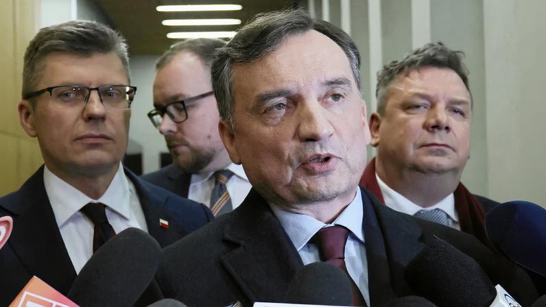 Ex-ministro polonês Ziobro afirma ter obtido asilo na Hungria